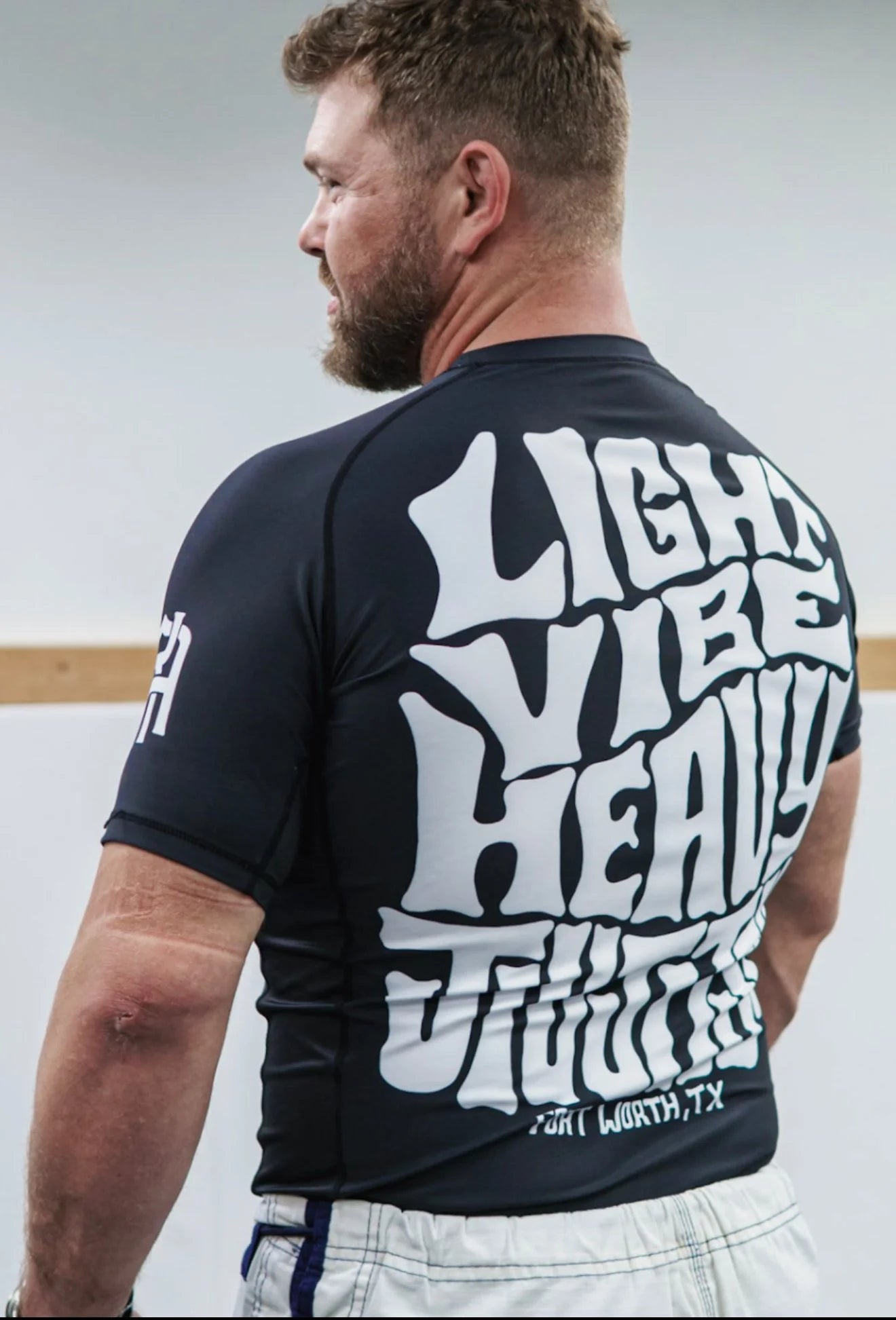 Light Vibe Heavy BJJ Rashguard – Bold & Loud - All Knowledge Journey